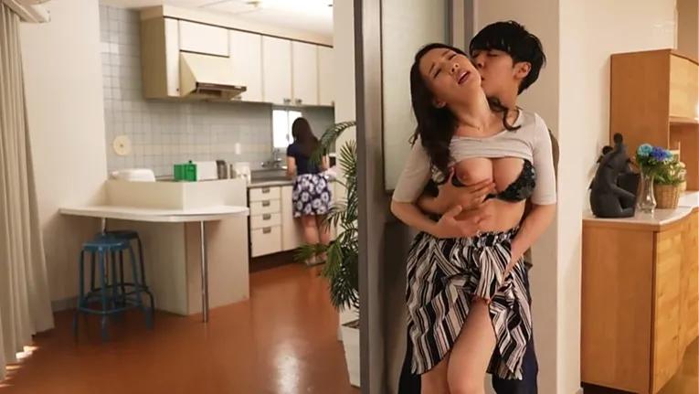qmh xxx Thanh niên cặc to địt tung cửa hậu vợ bạn