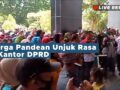 Unjuk Rasa Warga Pandean Rembang di Kantor DPRD Kabupaten Pasuruan