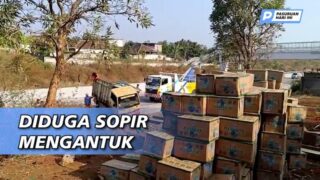 Truk Muat Air Mineral Milik Ponpes di Bangkalan kecelakaan di Tol Pandaan – Malang