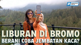 Staycation Tak Terlupakan dengan Sensasi Jembatan Kaca di Bromo